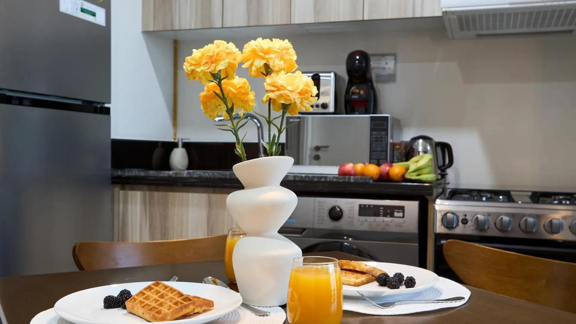 Modern High-Floor 1Br Apartment With Balcony, Pool Access & Golf Course View, Up To 4 Guests, By Stayfinity Dubai