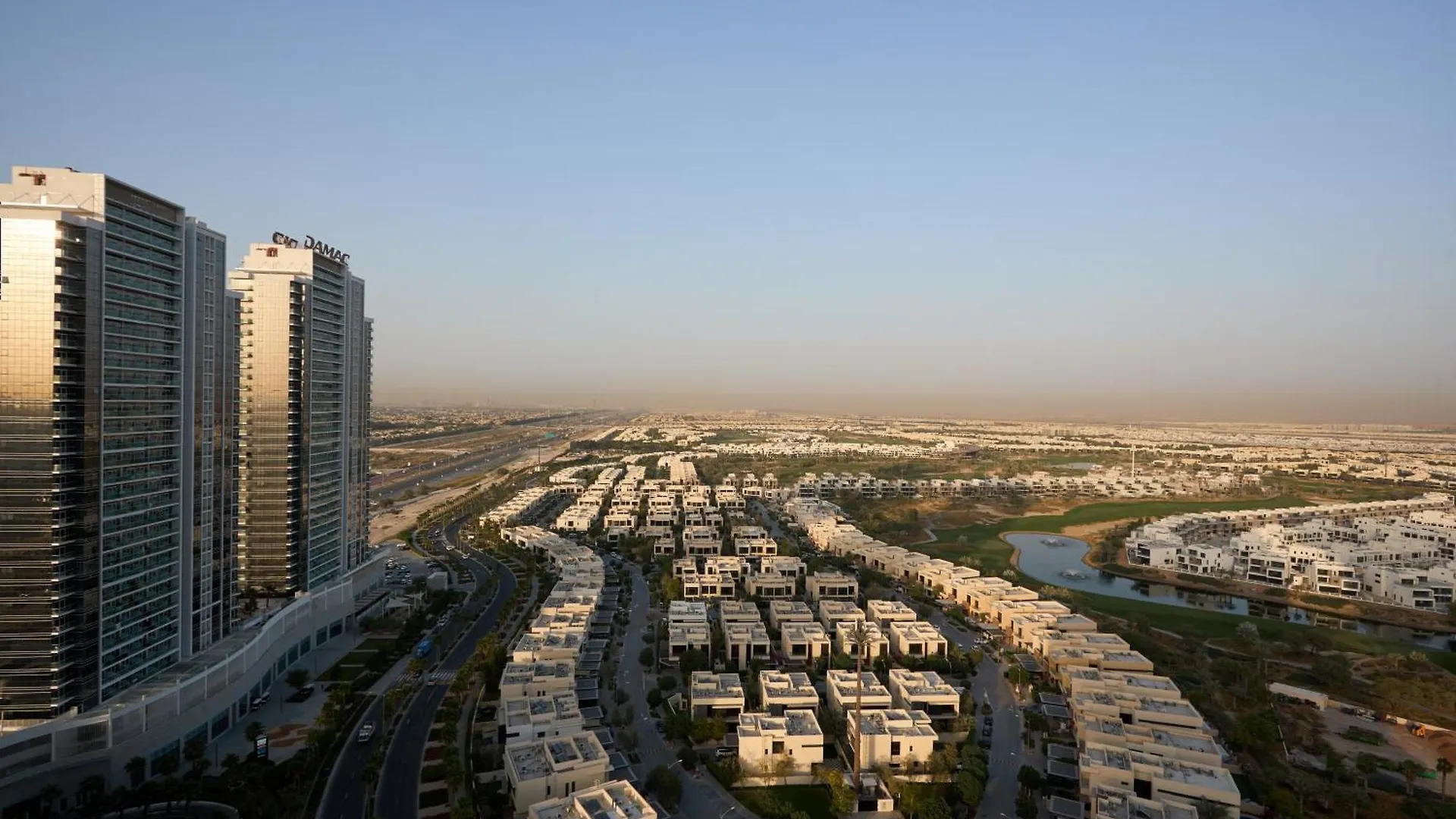 Modern High-Floor 1Br Apartment With Balcony, Pool Access & Golf Course View, Up To 4 Guests, By Stayfinity Dubai