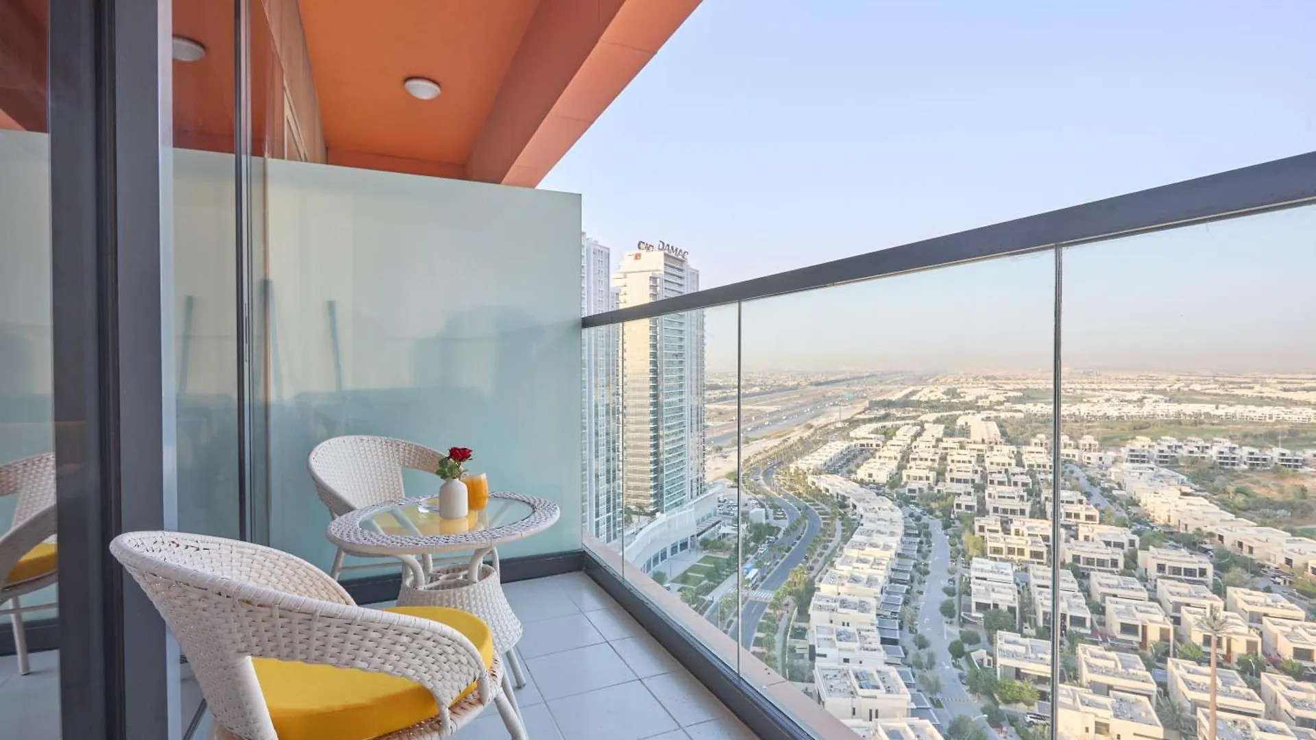 Modern High-Floor 1Br Apartment With Balcony, Pool Access & Golf Course View, Up To 4 Guests, By Stayfinity Dubai