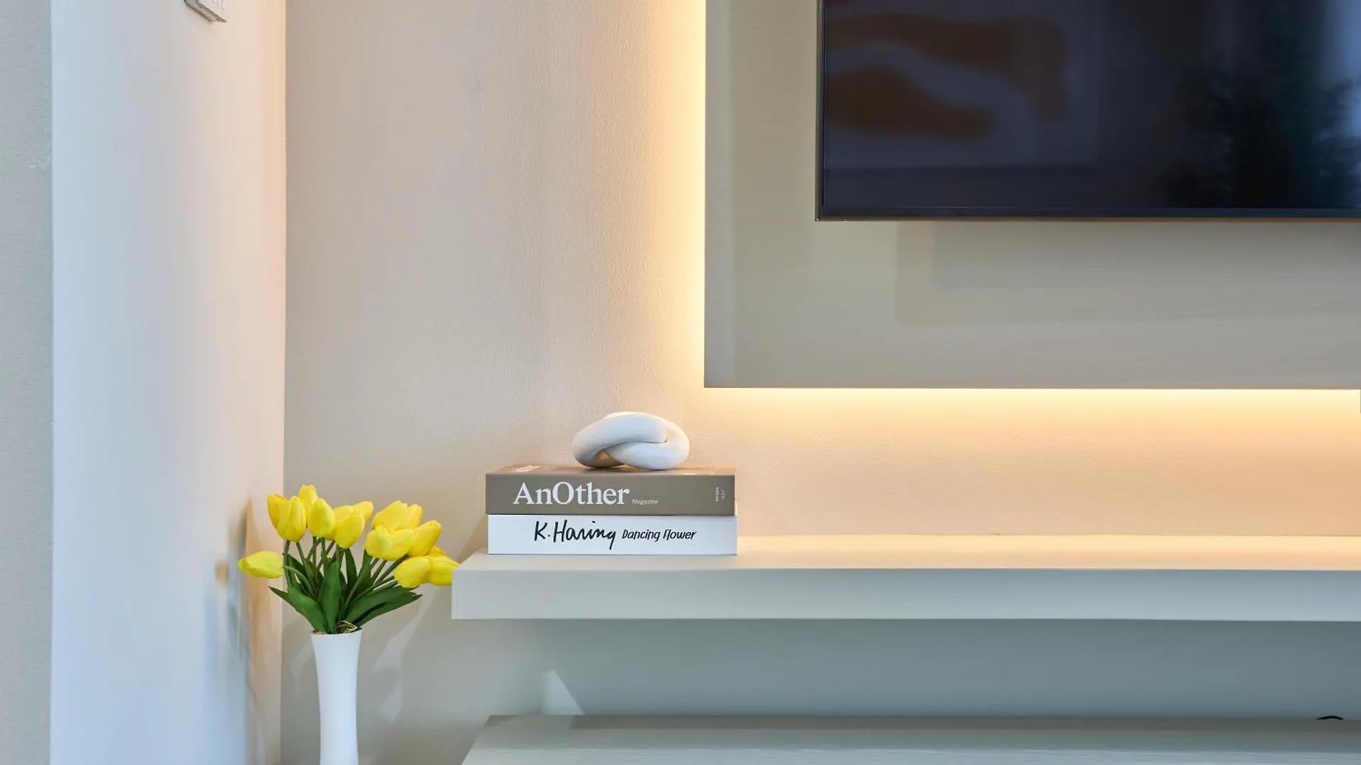Modern High-Floor 1Br Apartment With Balcony, Pool Access & Golf Course View, Up To 4 Guests, By Stayfinity Dubai