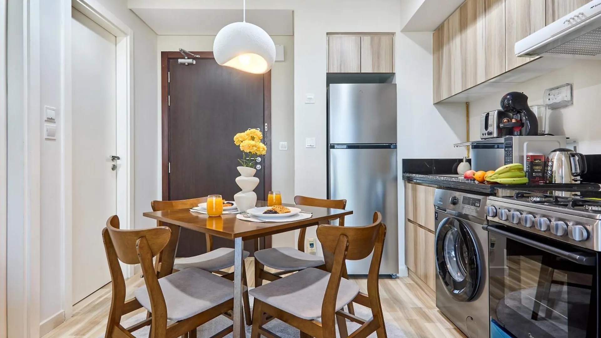 Modern High-Floor 1Br Apartment With Balcony, Pool Access & Golf Course View, Up To 4 Guests, By Stayfinity Dubai