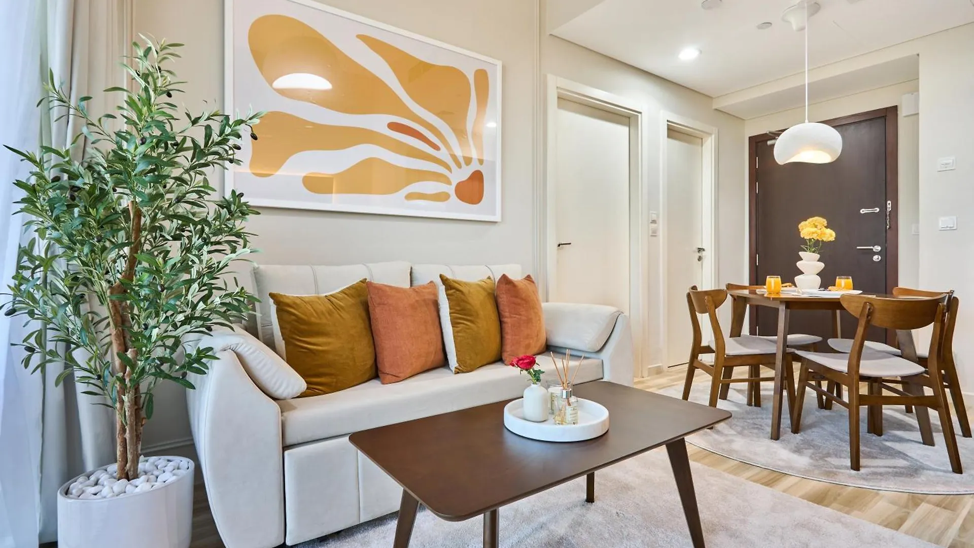 Modern High-Floor 1Br Apartment With Balcony, Pool Access & Golf Course View, Up To 4 Guests, By Stayfinity Dubai