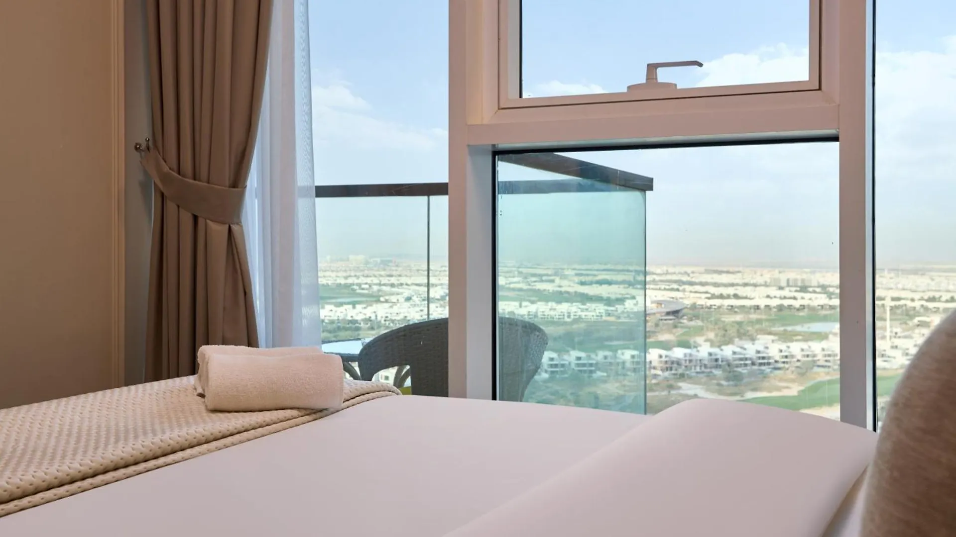 Modern High-Floor 1Br Apartment With Balcony, Pool Access & Golf Course View, Up To 4 Guests, By Stayfinity Dubai United Arab Emirates