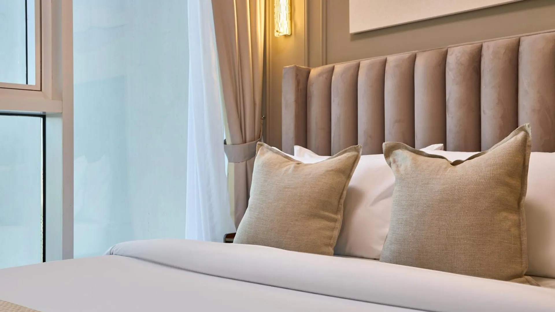 Modern High-Floor 1Br Apartment With Balcony, Pool Access & Golf Course View, Up To 4 Guests, By Stayfinity Dubai