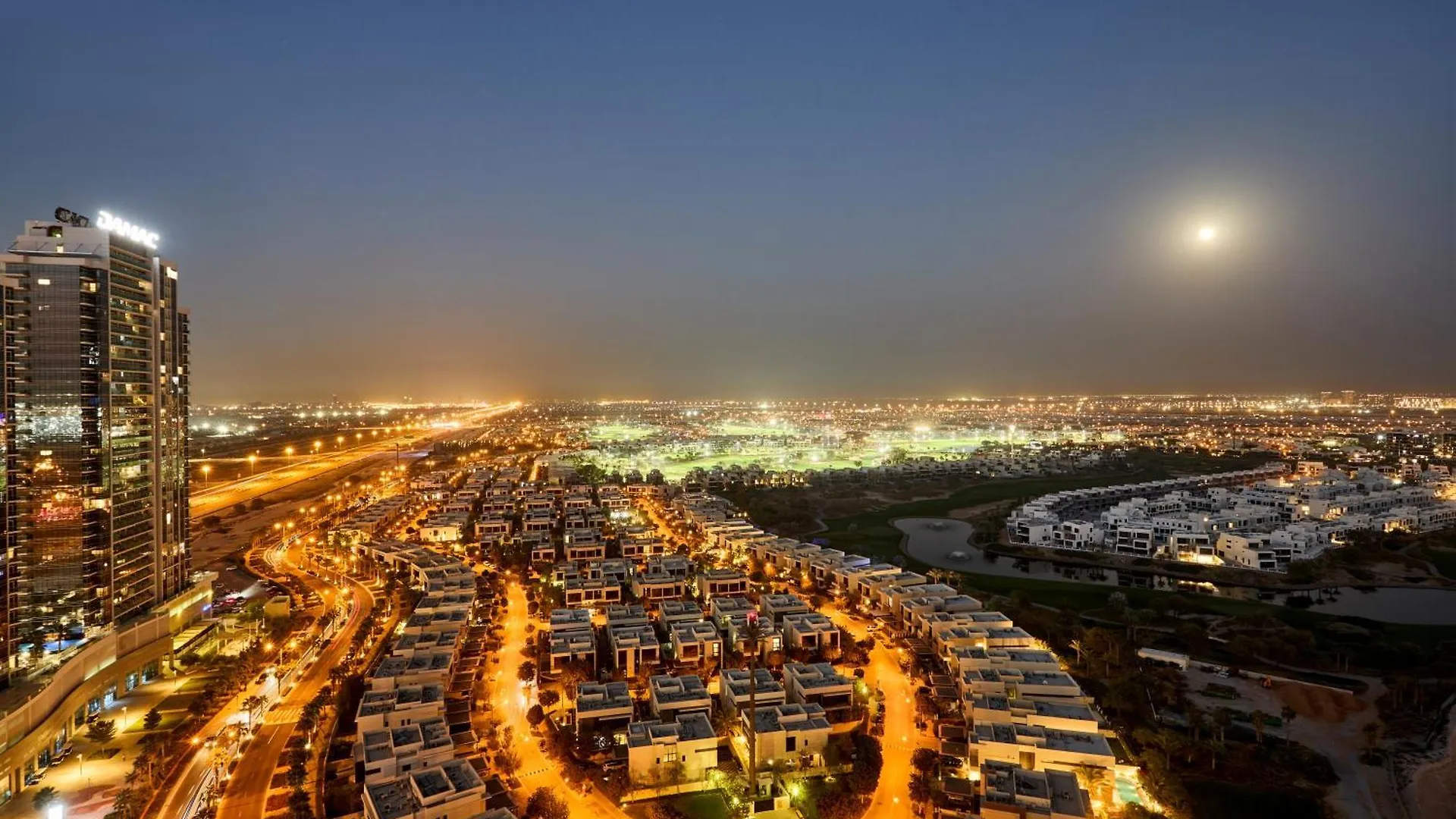 Modern High-Floor 1Br Apartment With Balcony, Pool Access & Golf Course View, Up To 4 Guests, By Stayfinity Dubai
