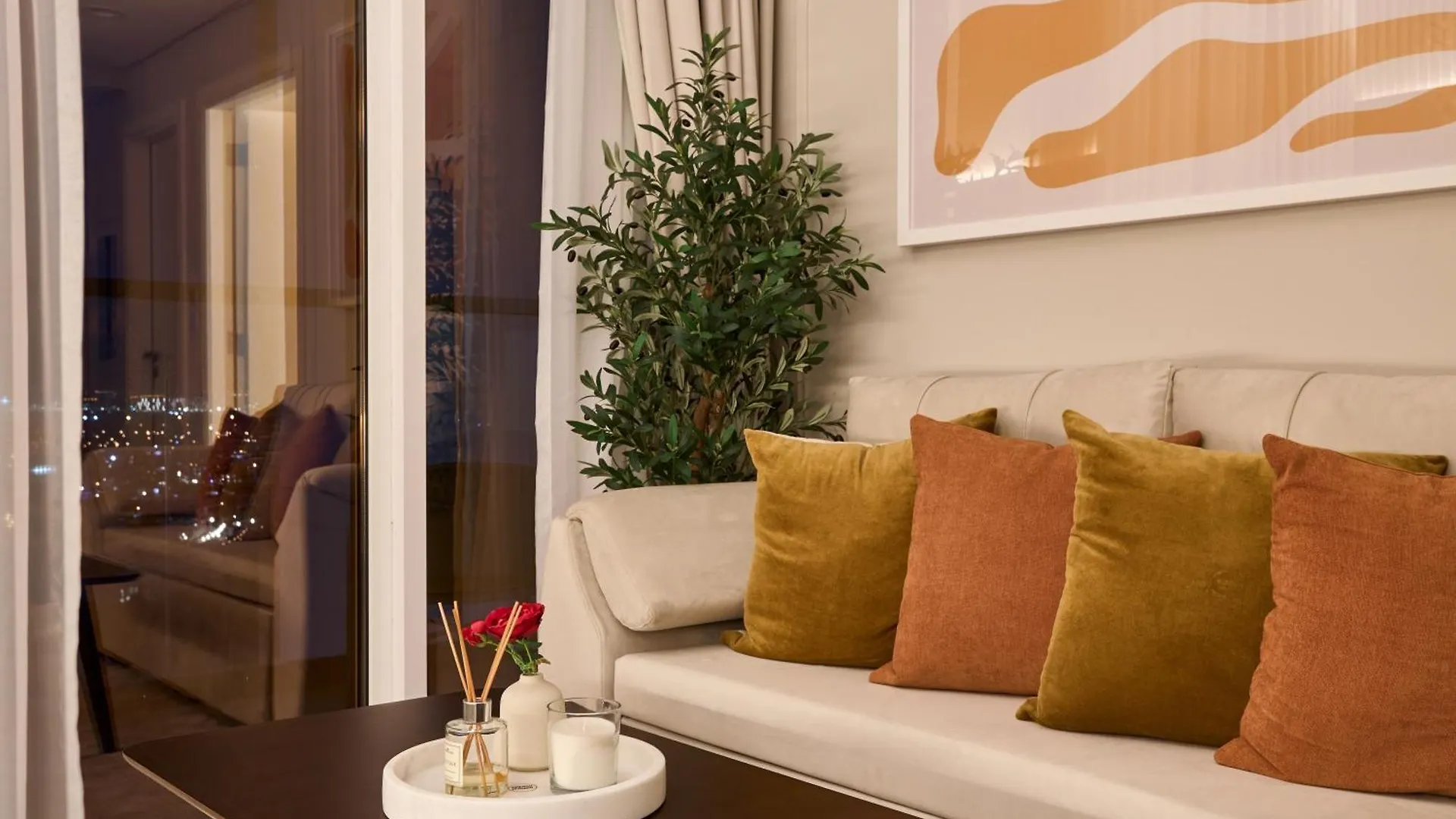 Modern High-Floor 1Br Apartment With Balcony, Pool Access & Golf Course View, Up To 4 Guests, By Stayfinity Dubai