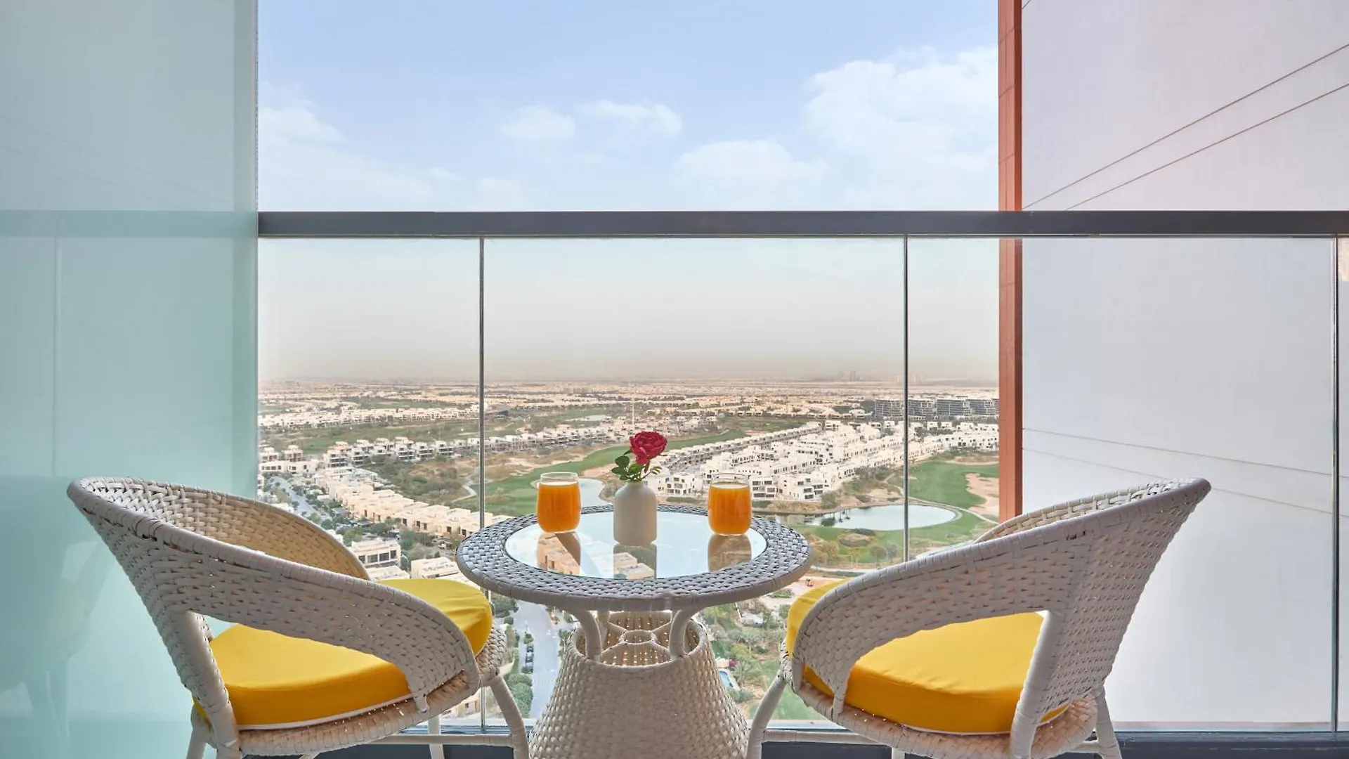 Modern High-Floor 1Br Apartment With Balcony, Pool Access & Golf Course View, Up To 4 Guests, By Stayfinity Dubai