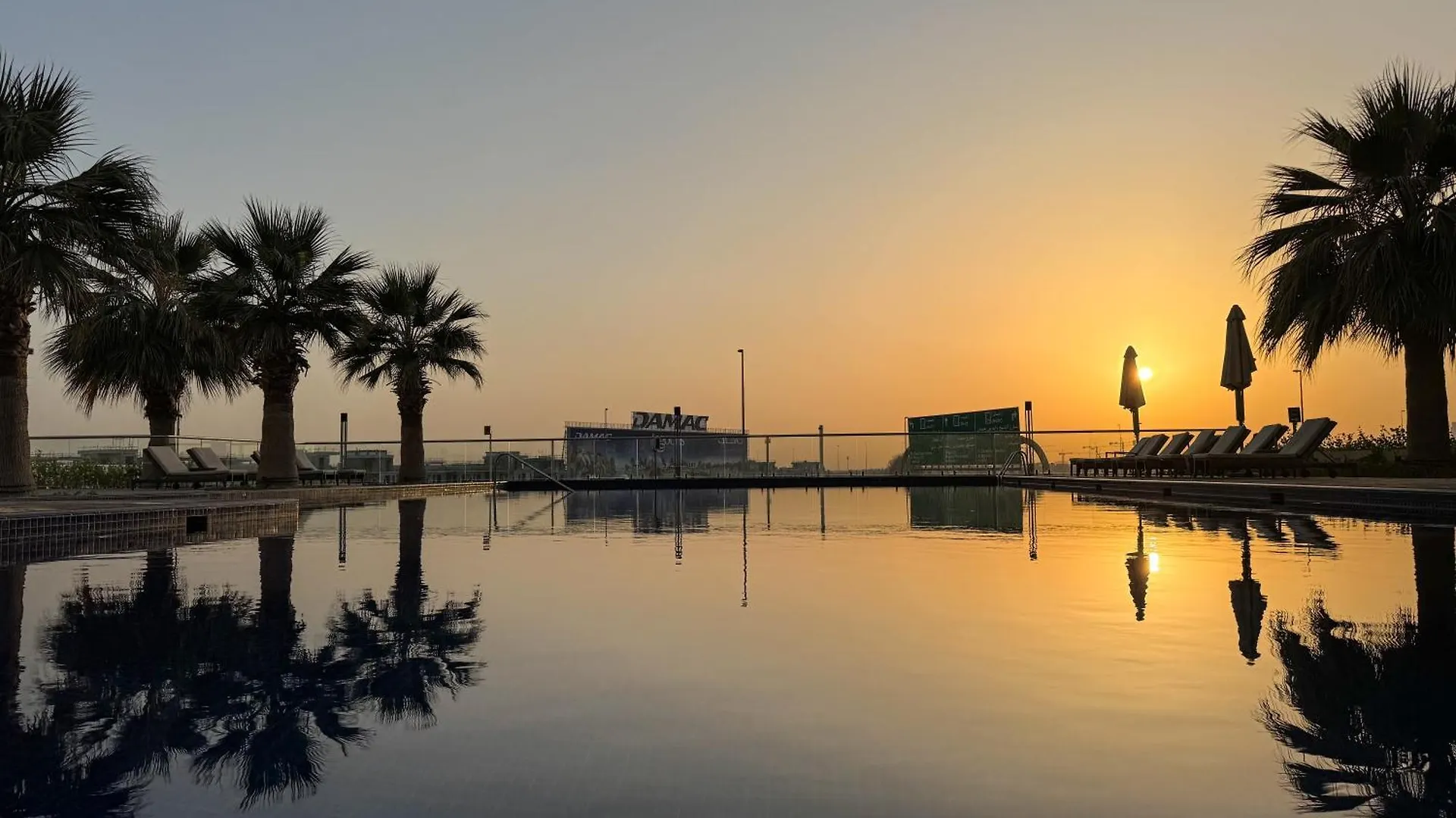 Modern High-Floor 1Br Apartment With Balcony, Pool Access & Golf Course View, Up To 4 Guests, By Stayfinity Dubai