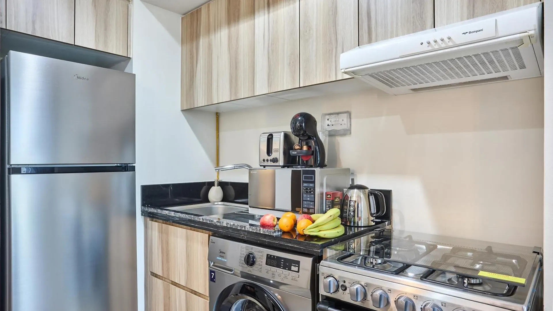 Modern High-Floor 1Br Apartment With Balcony, Pool Access & Golf Course View, Up To 4 Guests, By Stayfinity Dubai