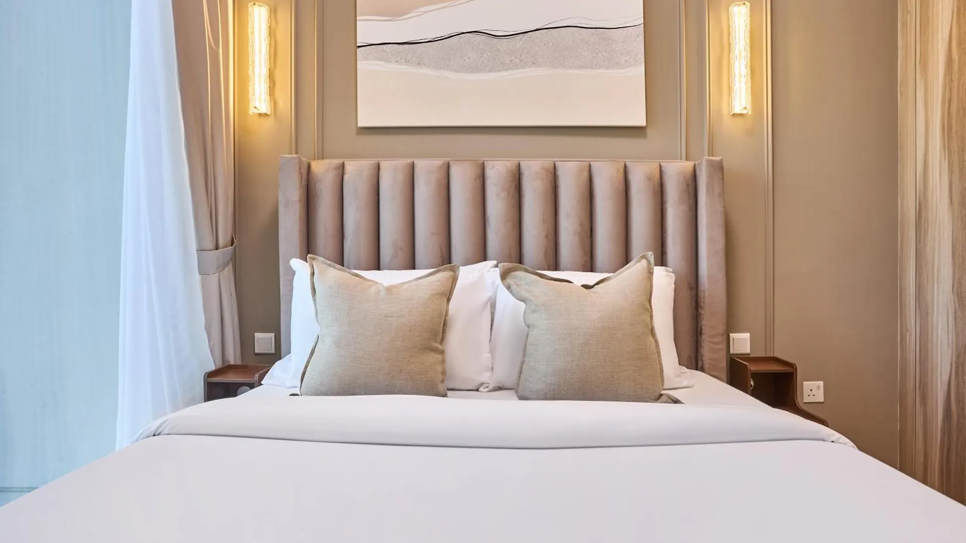 Modern High-Floor 1Br Apartment With Balcony, Pool Access & Golf Course View, Up To 4 Guests, By Stayfinity Dubai